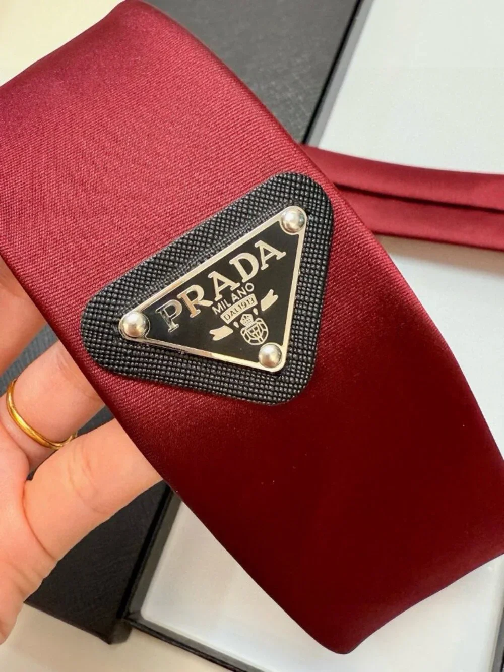 💖Prada red bow tie unisex comes with a gift box - Picture 3 of 5